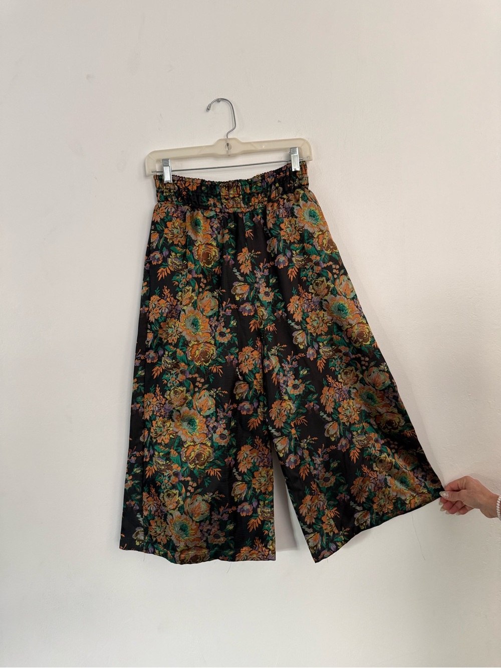 Anthropologie Black Floral Wide-Leg Crop Pants
